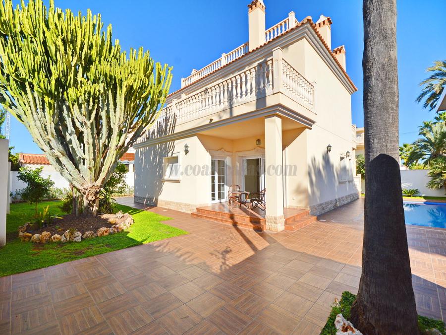 Venta de villa en Orihuela Costa