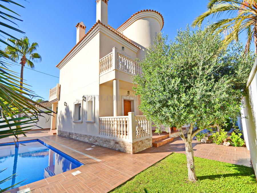 Venta de villa en Orihuela Costa
