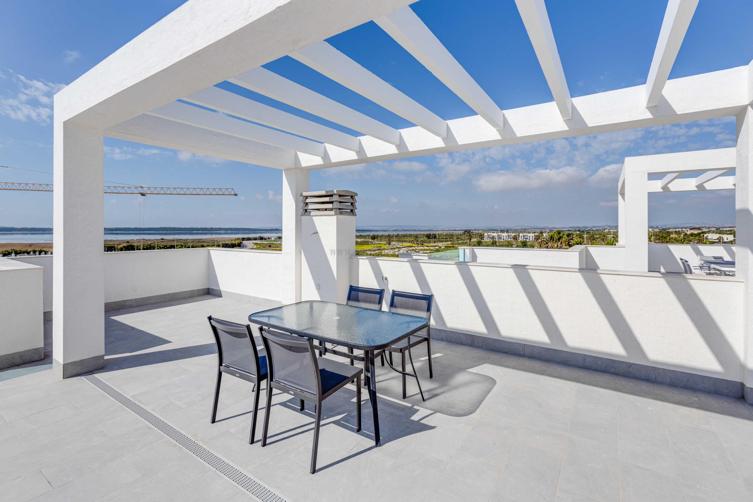 For sale of apartment in Guardamar del Segura