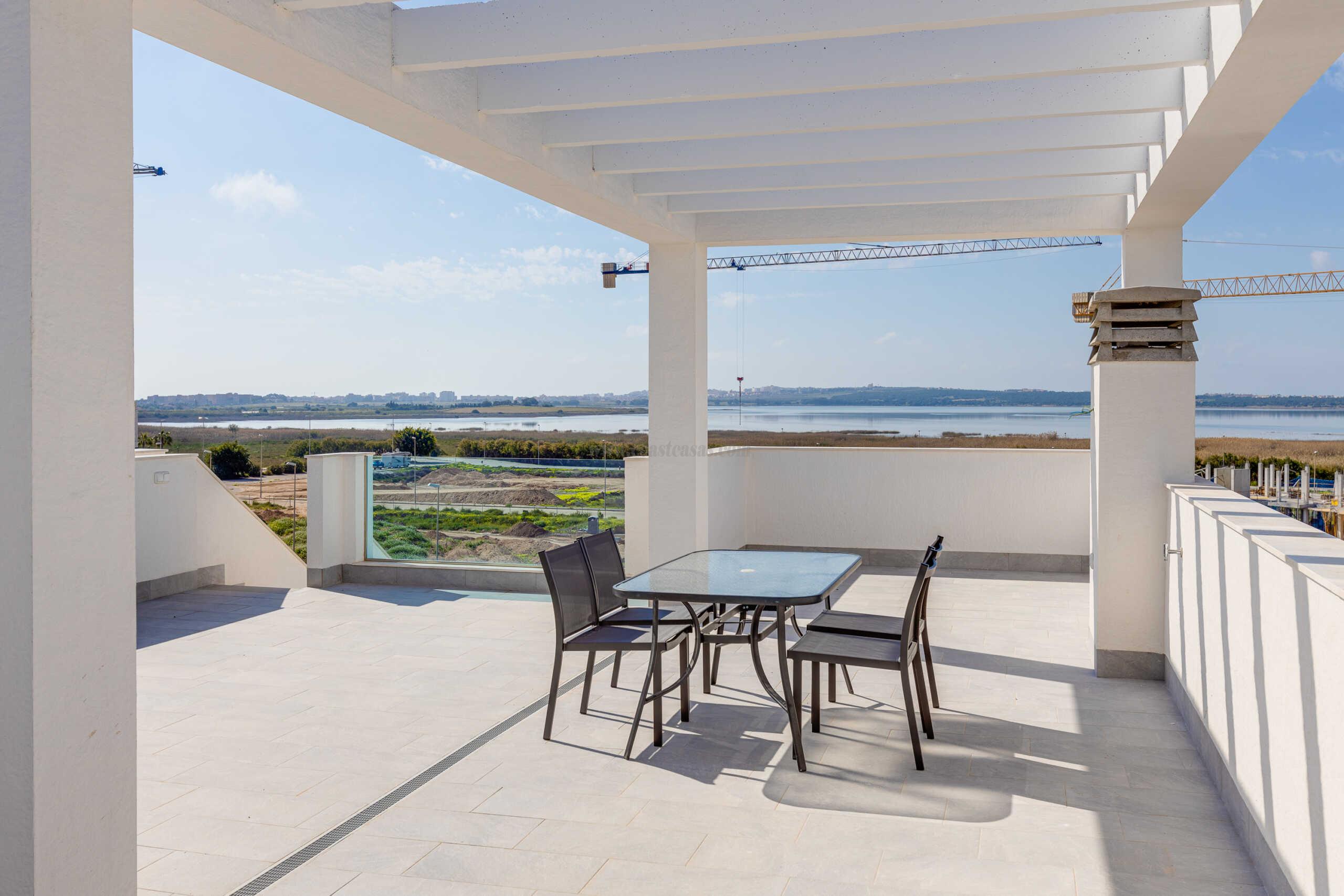 For sale of apartment in Guardamar del Segura