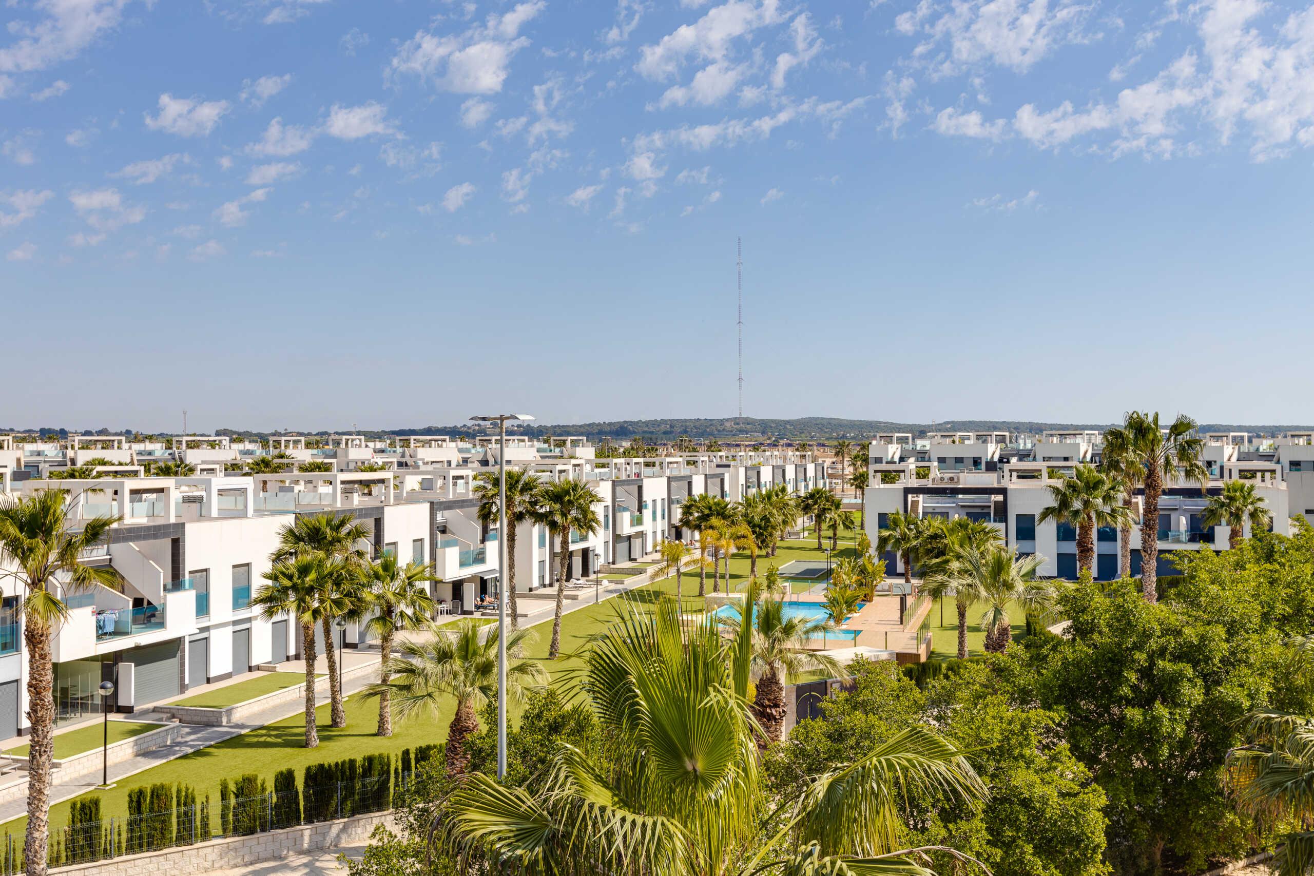 For sale of apartment in Guardamar del Segura