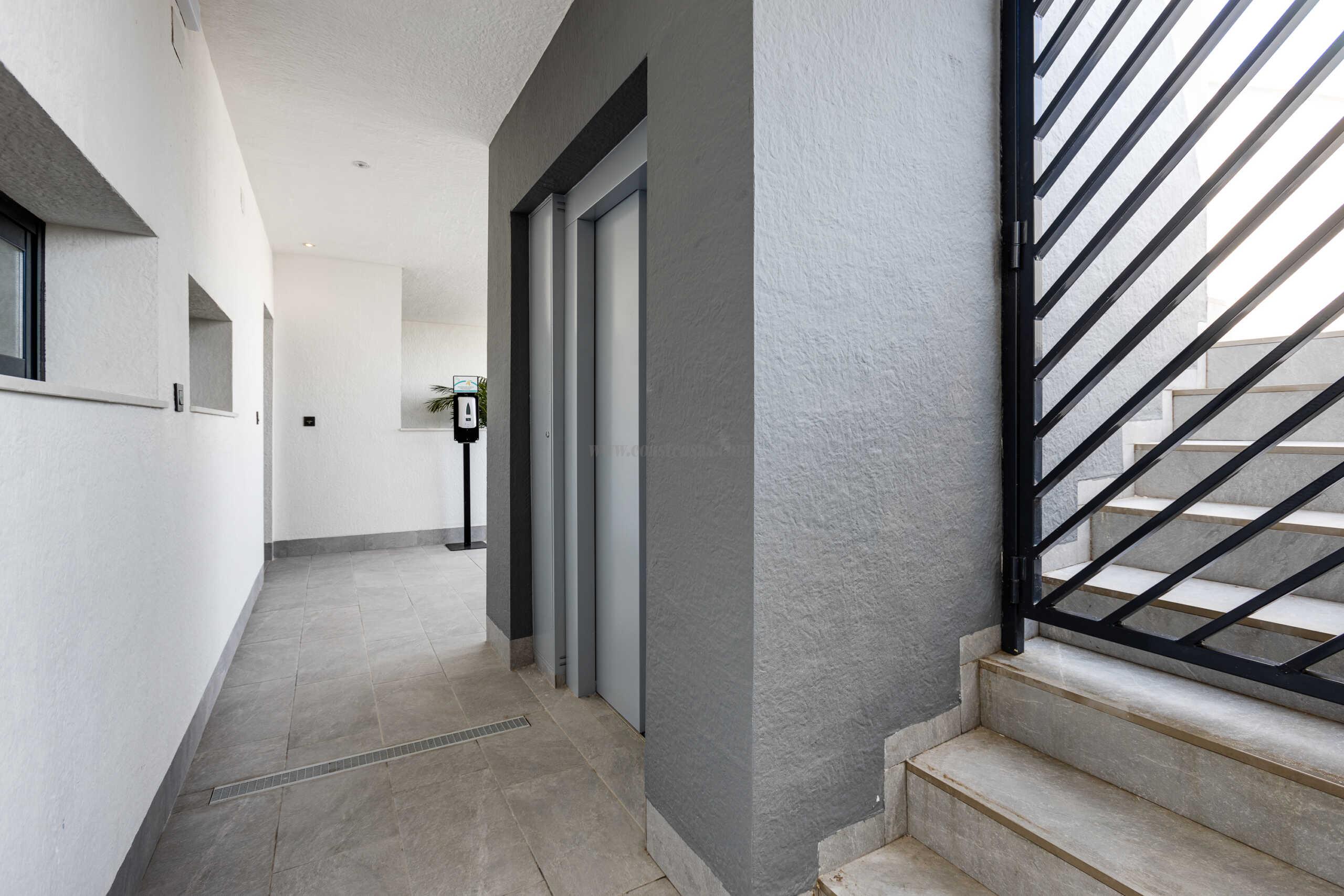 For sale of apartment in Guardamar del Segura