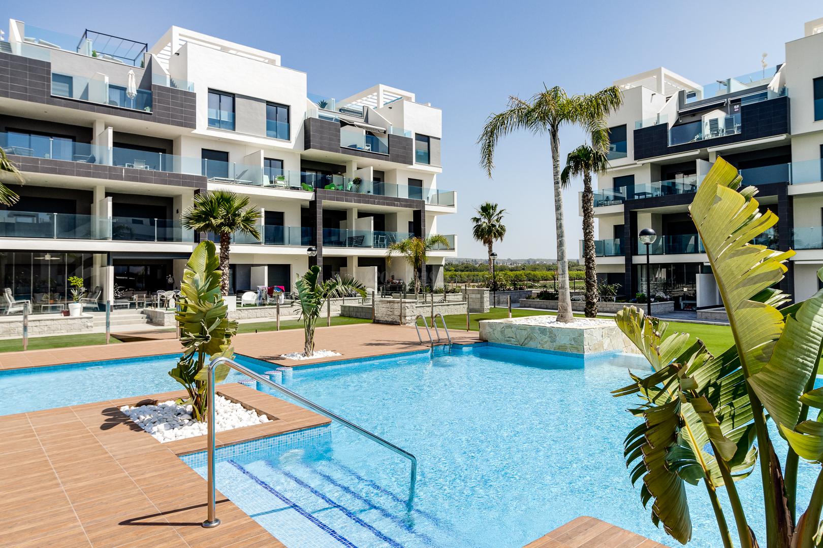 For sale of apartment in Guardamar del Segura