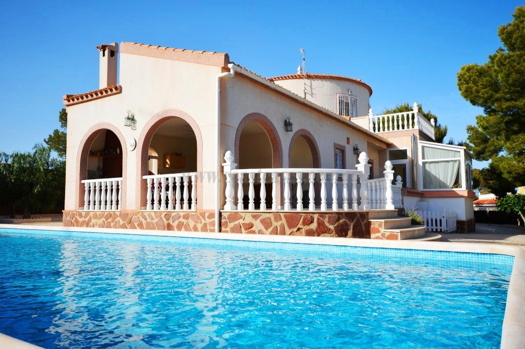 For rent of villa in Orihuela Costa