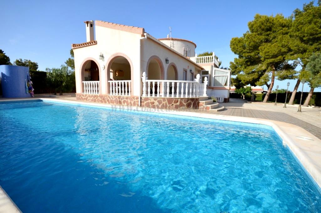 For rent of villa in Orihuela Costa