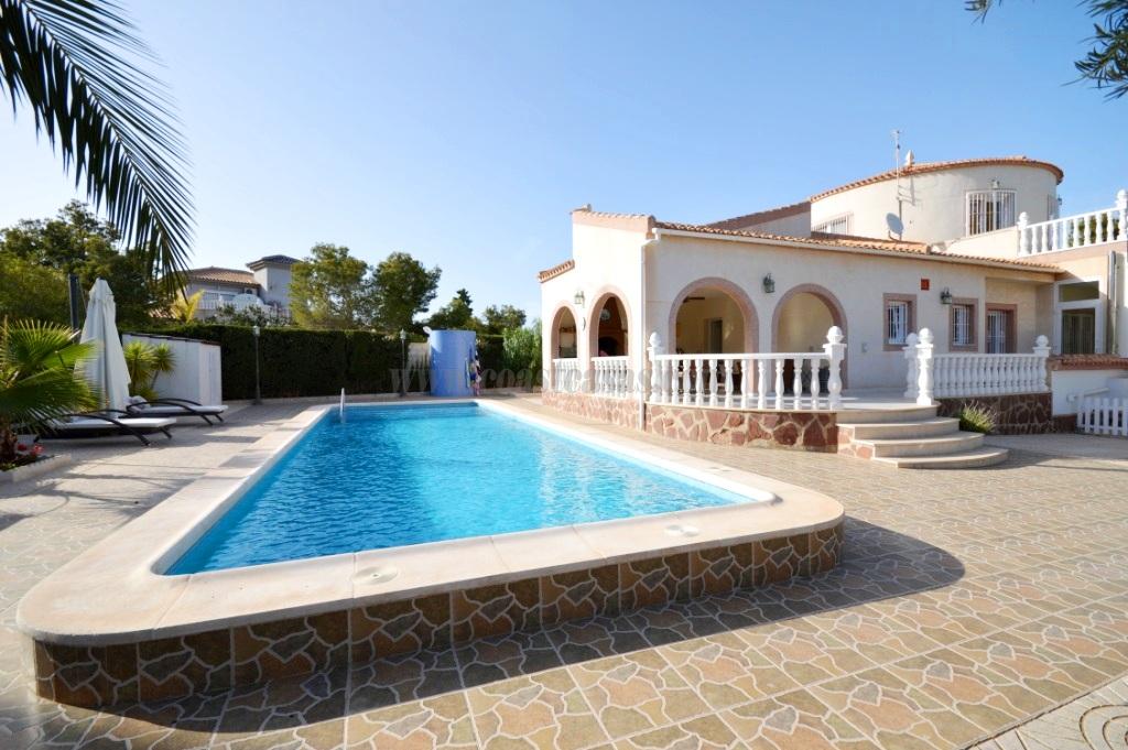 For rent of villa in Orihuela Costa