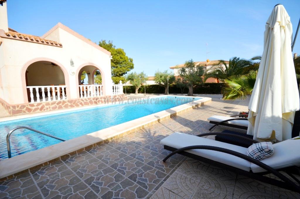 For rent of villa in Orihuela Costa