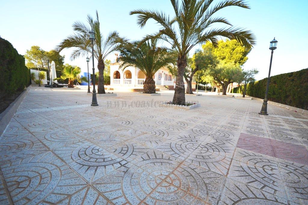 For rent of villa in Orihuela Costa