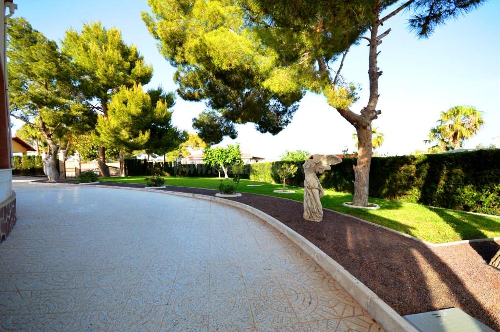 For rent of villa in Orihuela Costa