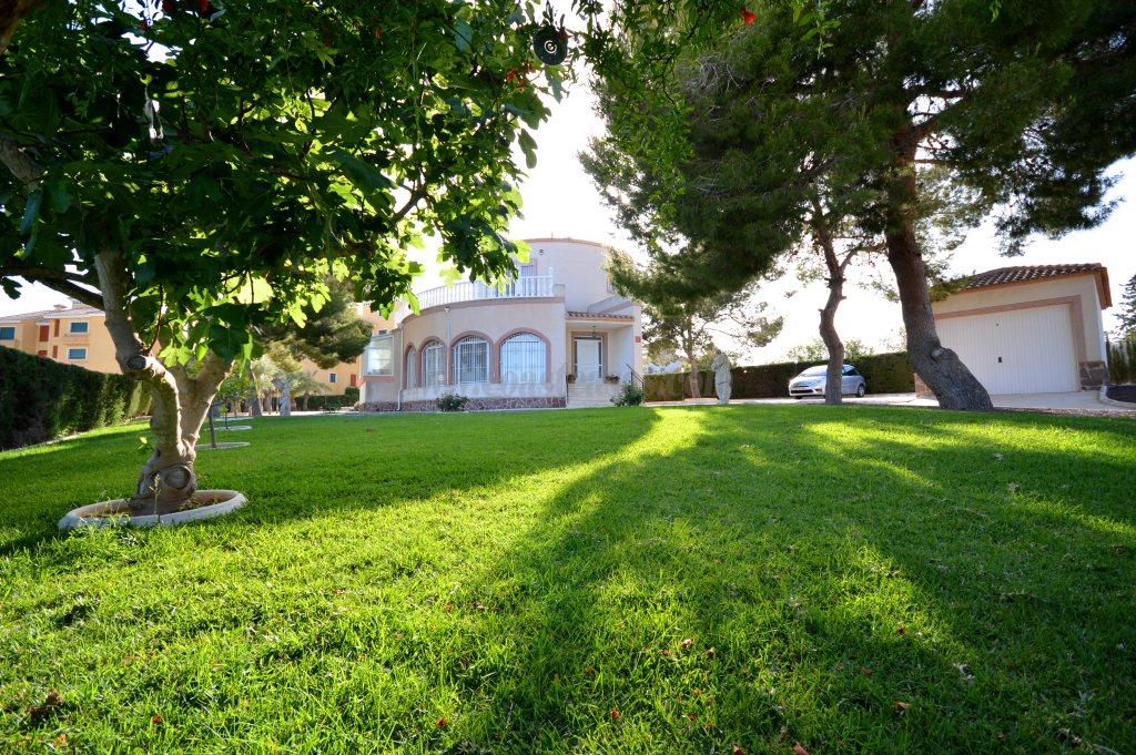 For rent of villa in Orihuela Costa