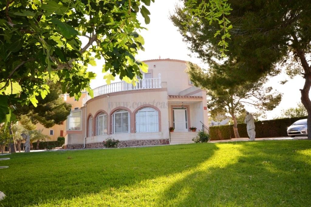 For rent of villa in Orihuela Costa