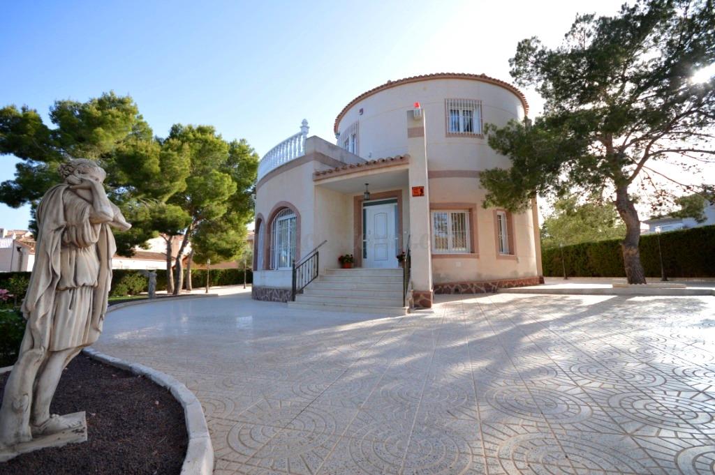 For rent of villa in Orihuela Costa