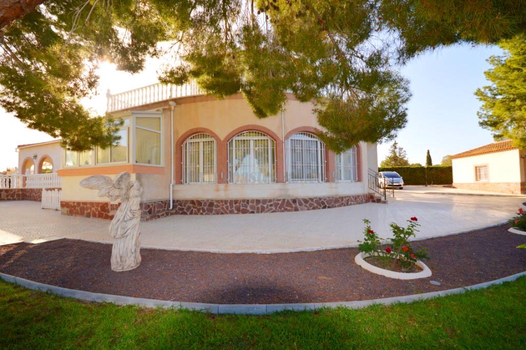 For rent of villa in Orihuela Costa