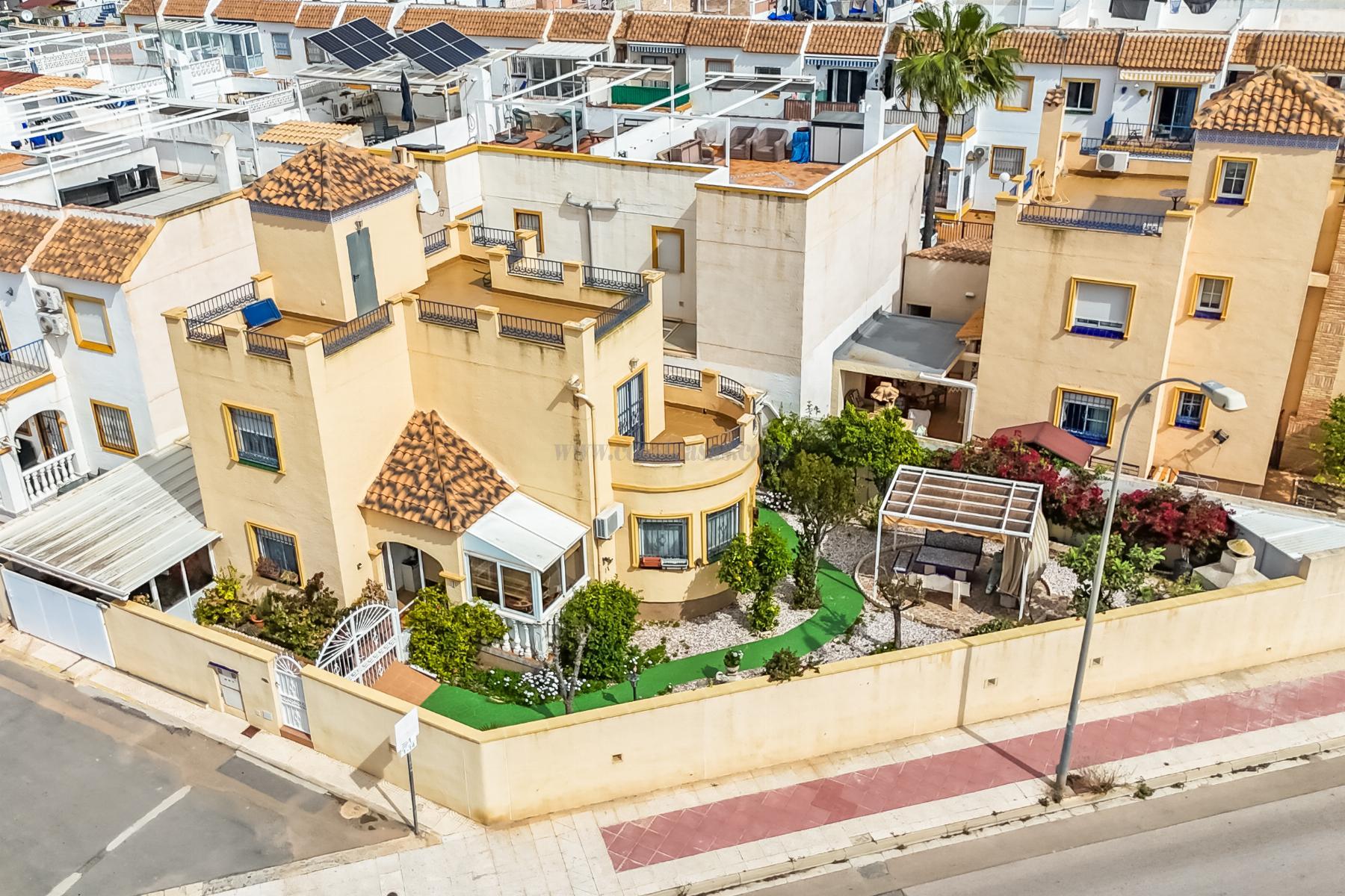 Venta de chalet en Orihuela Costa
