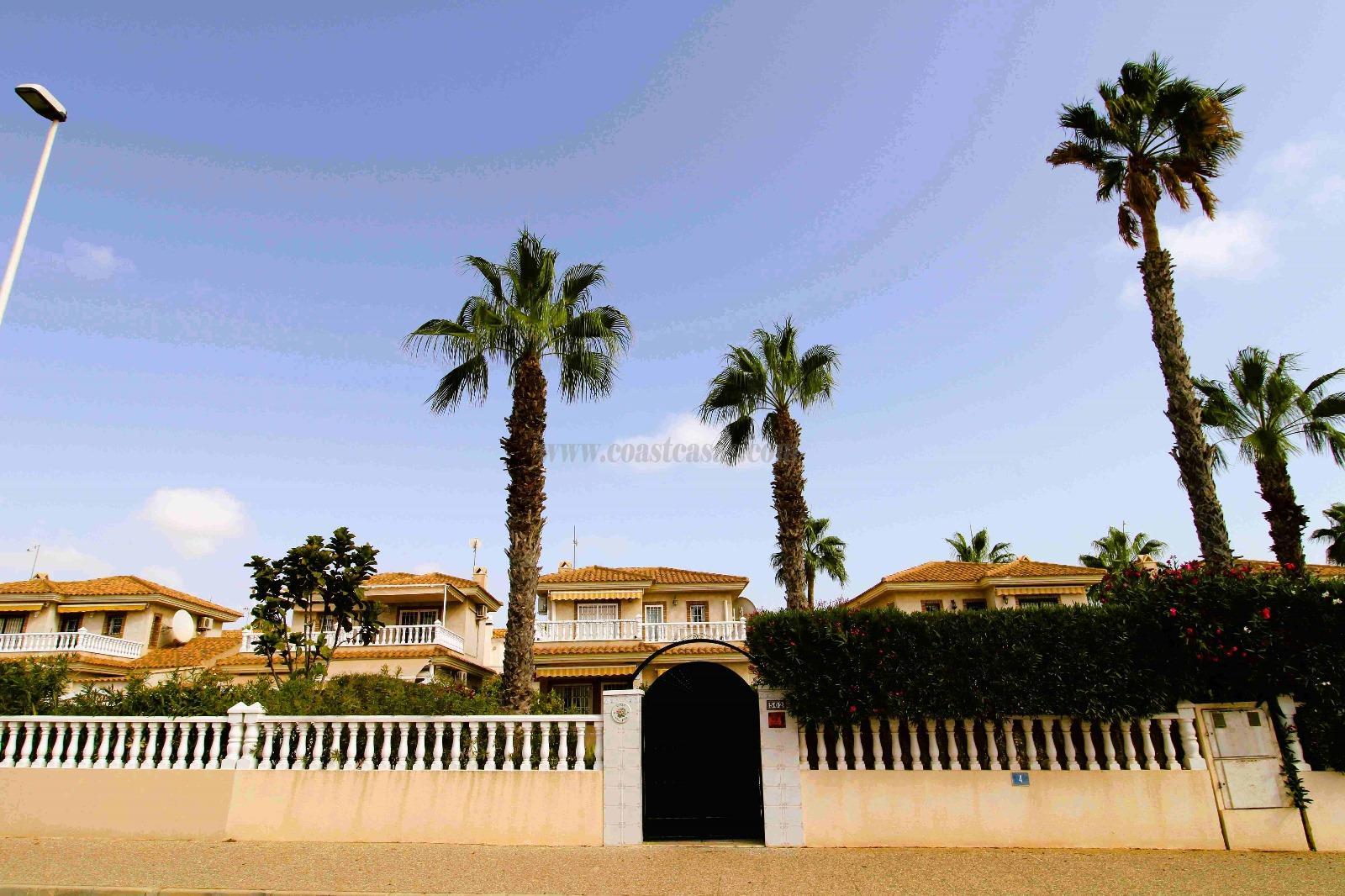 Venta de chalet en Orihuela Costa