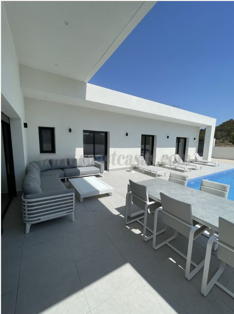 For sale of villa in Pinoso