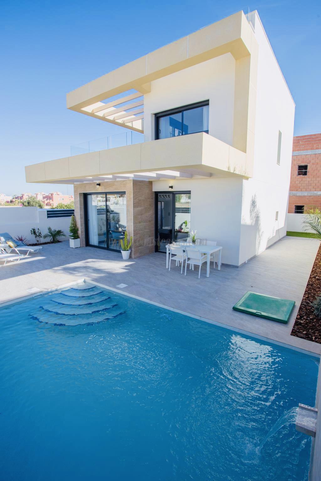 Venta de chalet en Los Montesinos