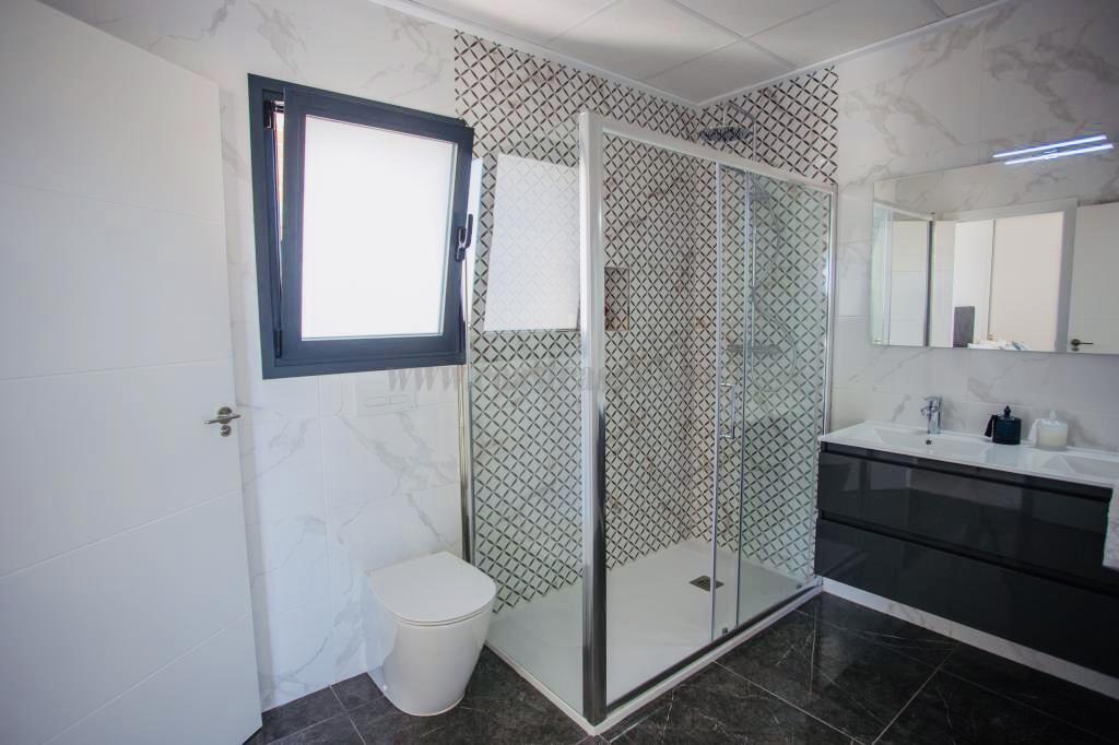 Venta de chalet en Los Montesinos