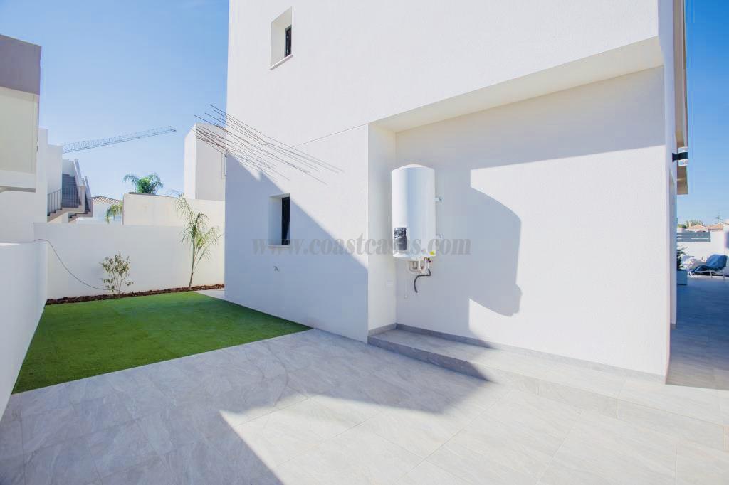 Venta de chalet en Los Montesinos