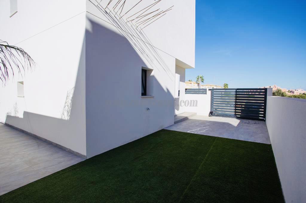 Venta de chalet en Los Montesinos