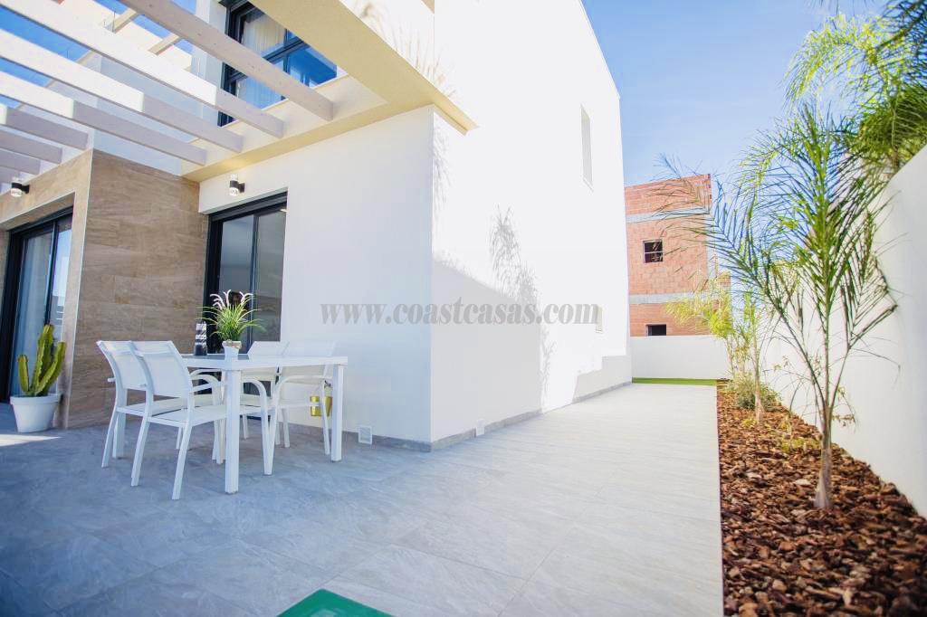 Venta de chalet en Los Montesinos