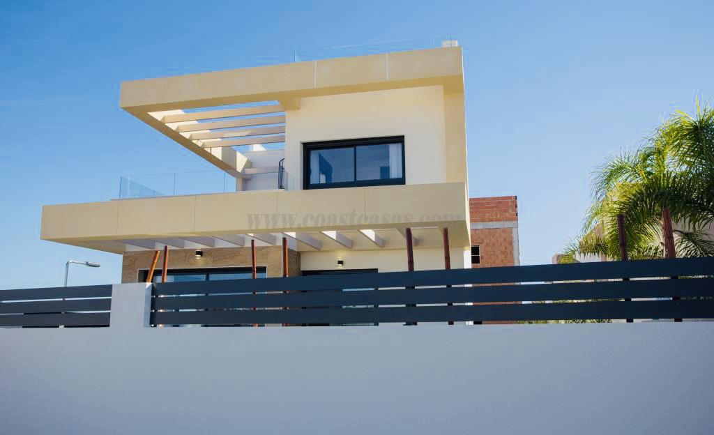 Venta de chalet en Los Montesinos