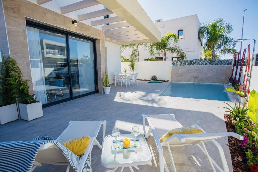 Venta de chalet en Los Montesinos