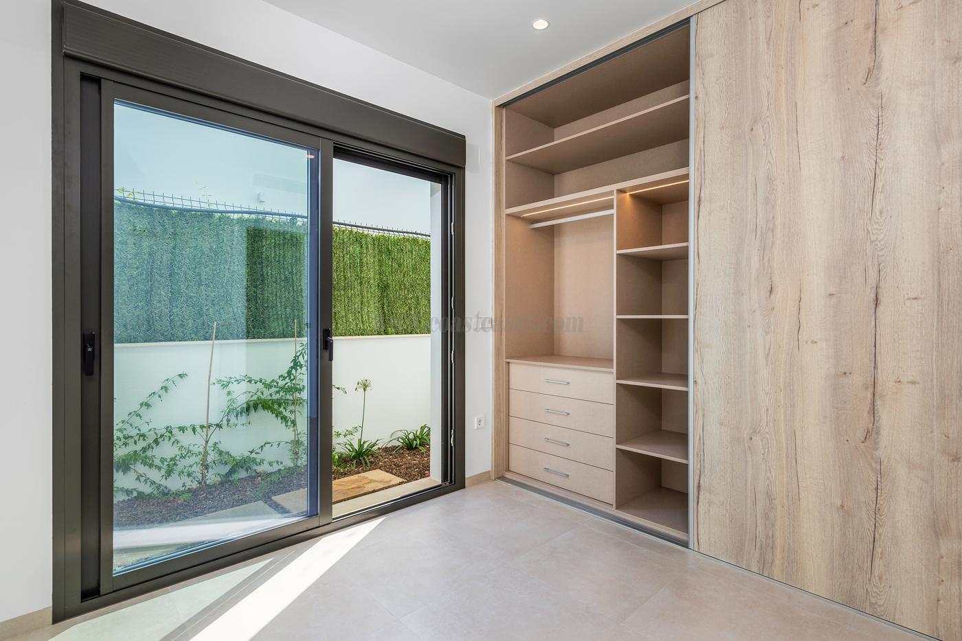 Venta de villa en Los Alcázares