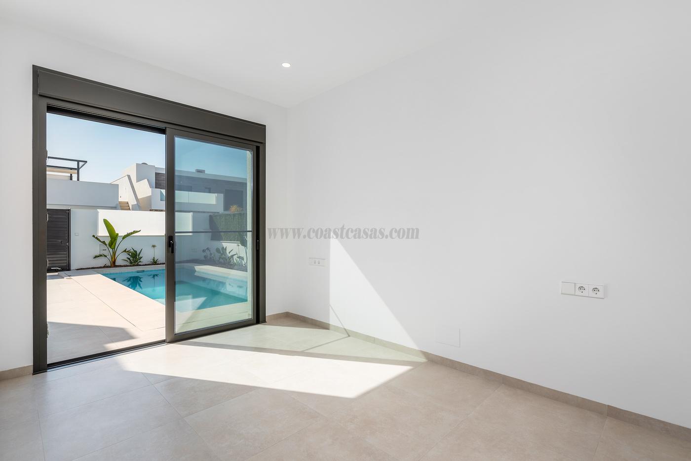 Venta de villa en Los Alcázares