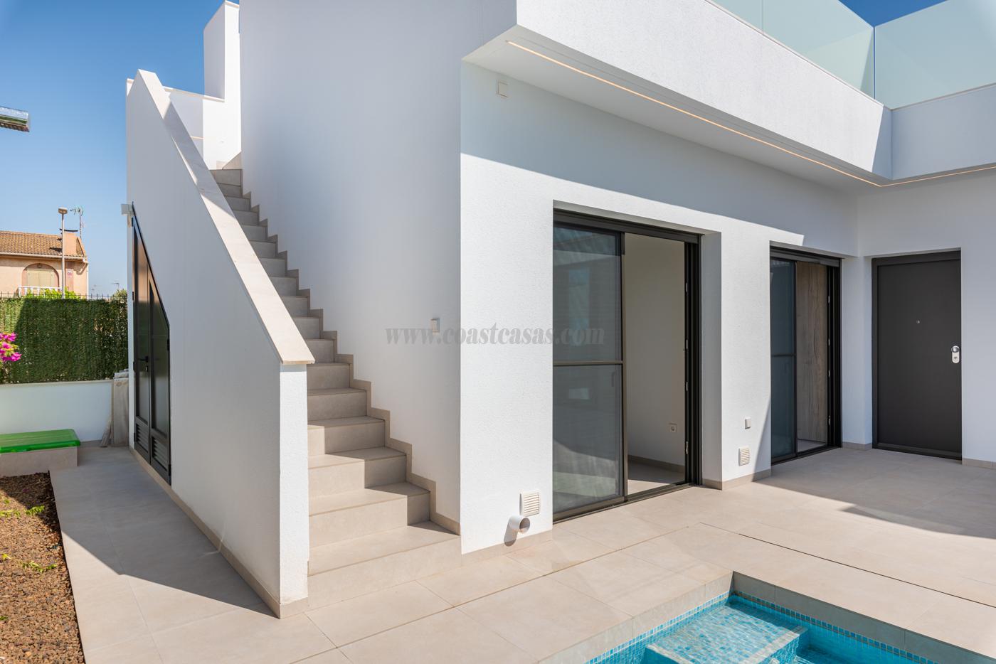 Venta de villa en Los Alcázares