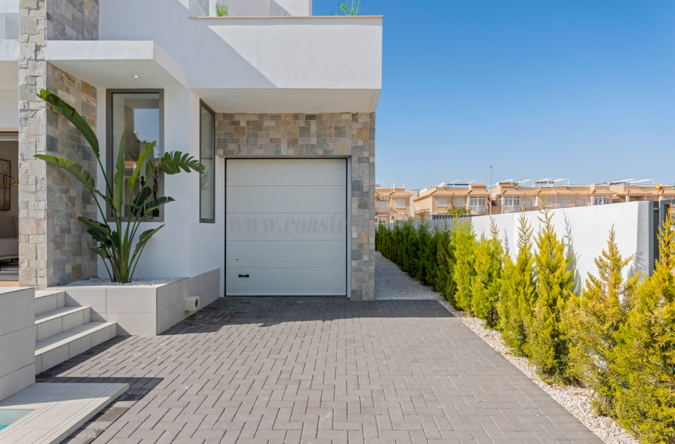 Venta de villa en Los Alcázares