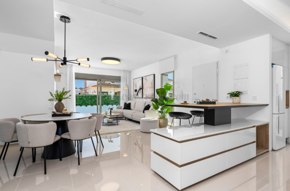 Venta de villa en Los Alcázares