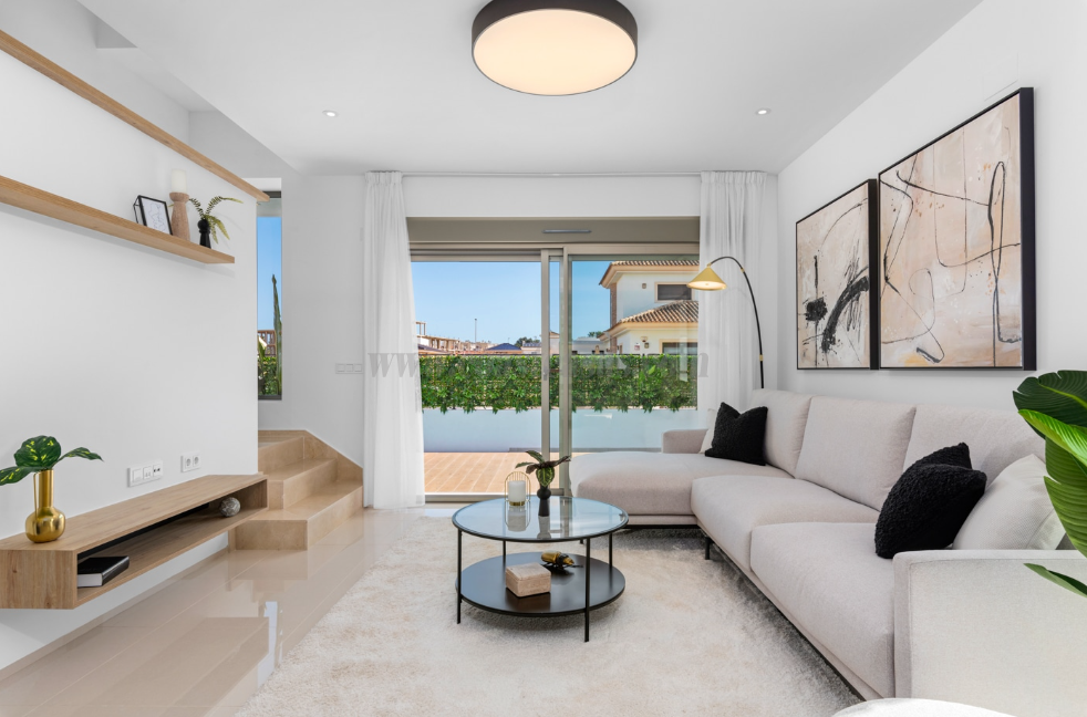 Venta de villa en Los Alcázares