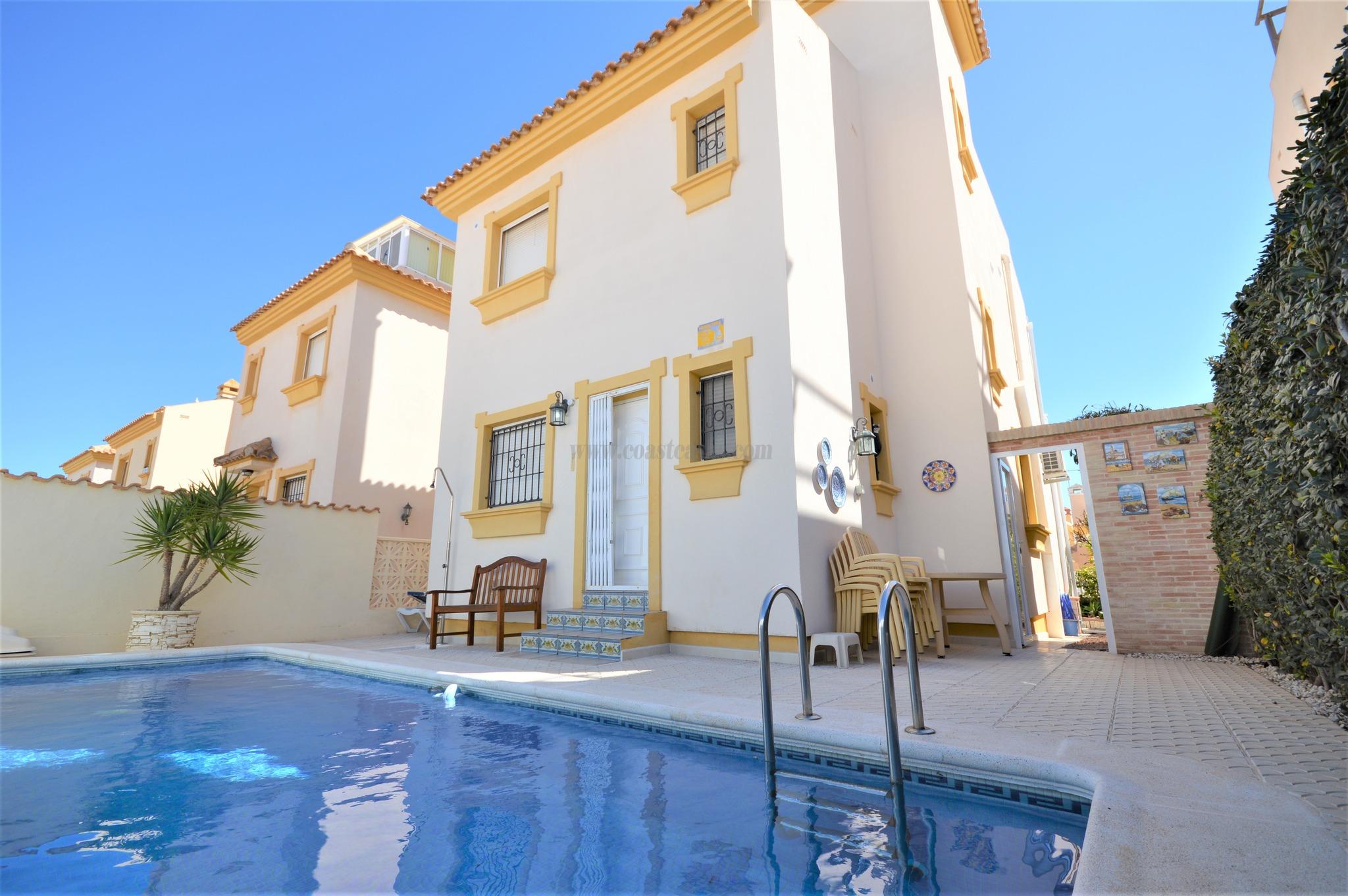 For rent of villa in Orihuela Costa