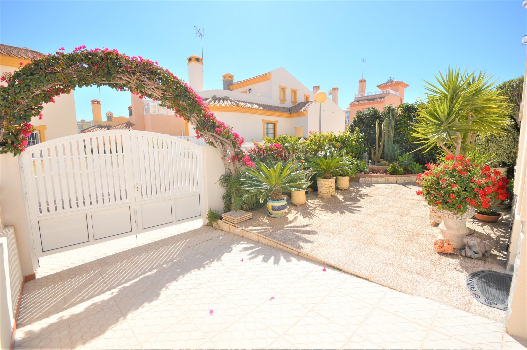 For rent of villa in Orihuela Costa