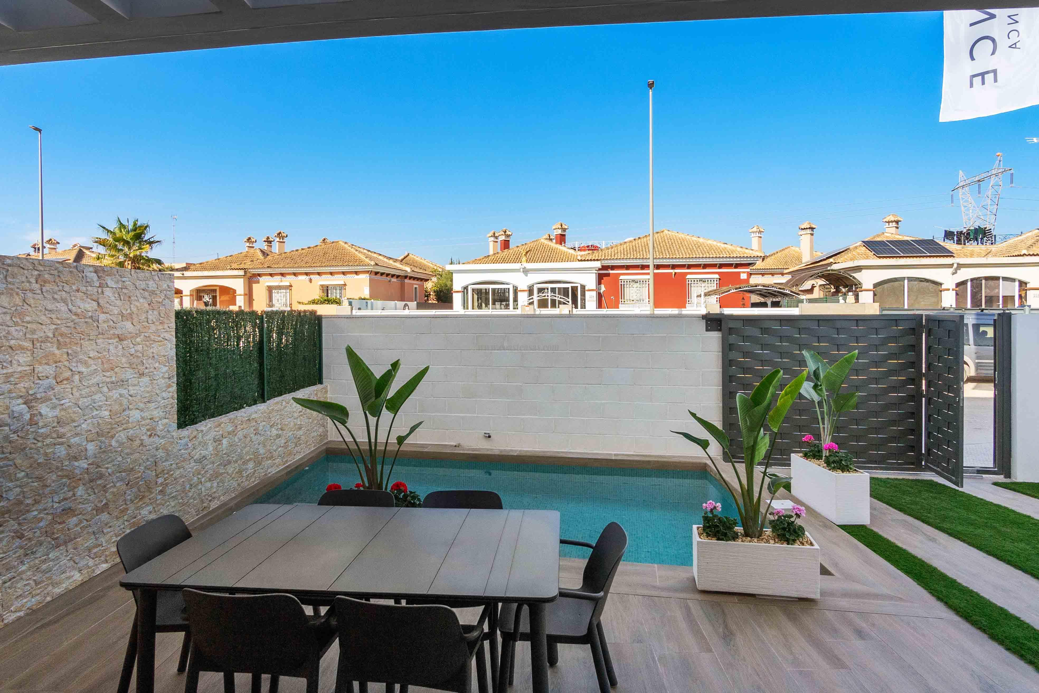 For sale of villa in Los Montesinos