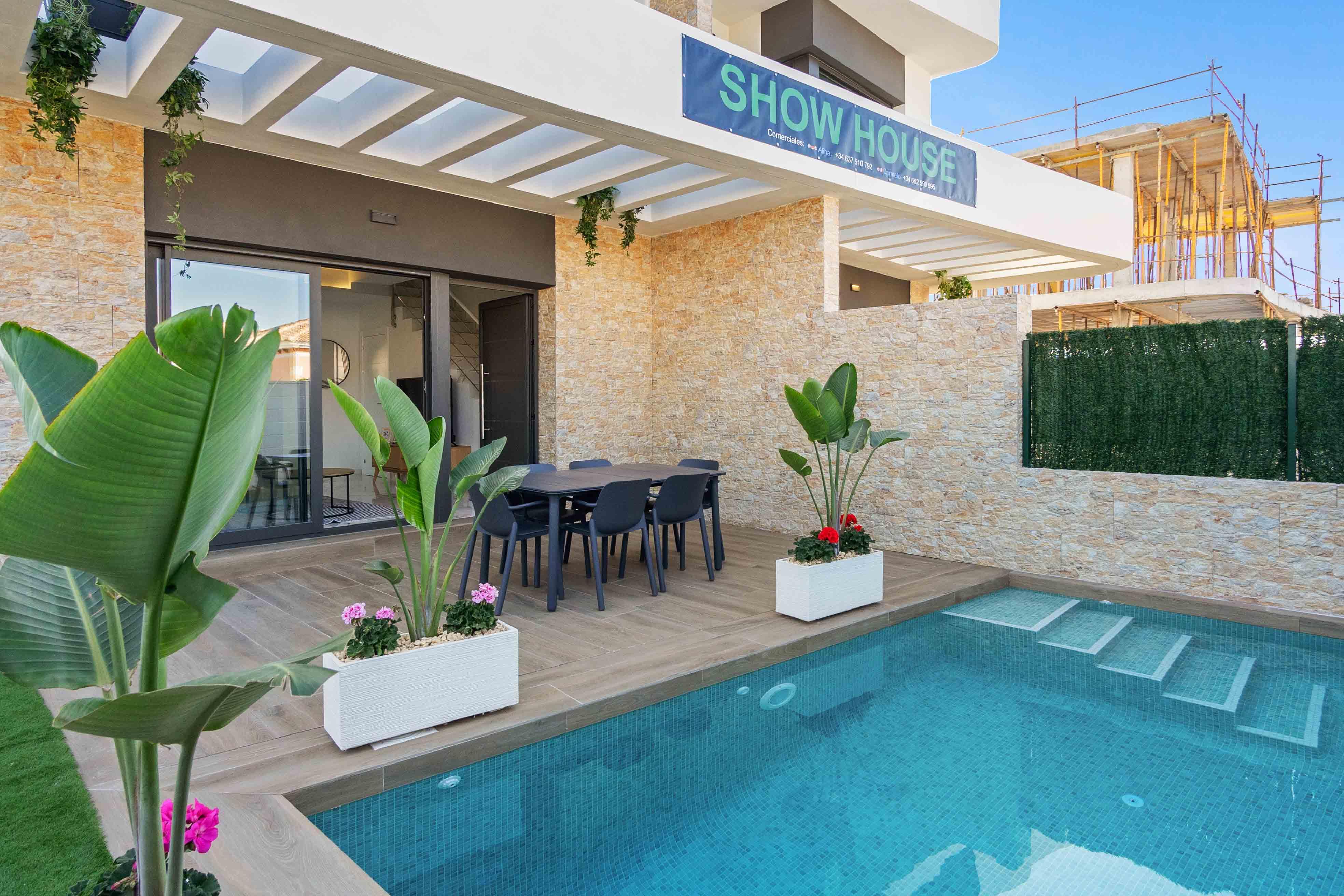 For sale of villa in Los Montesinos