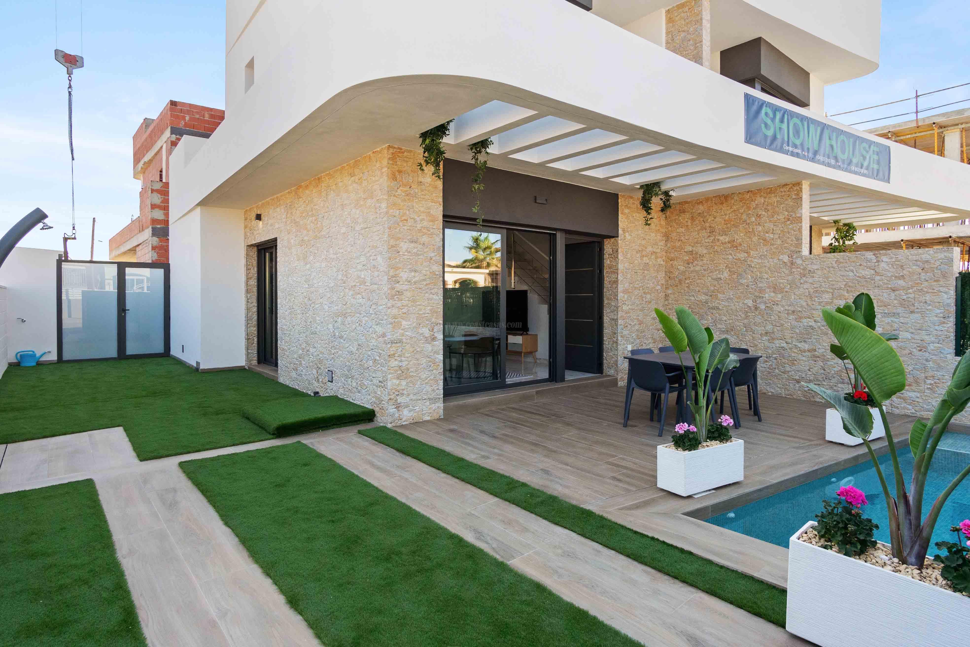 For sale of villa in Los Montesinos