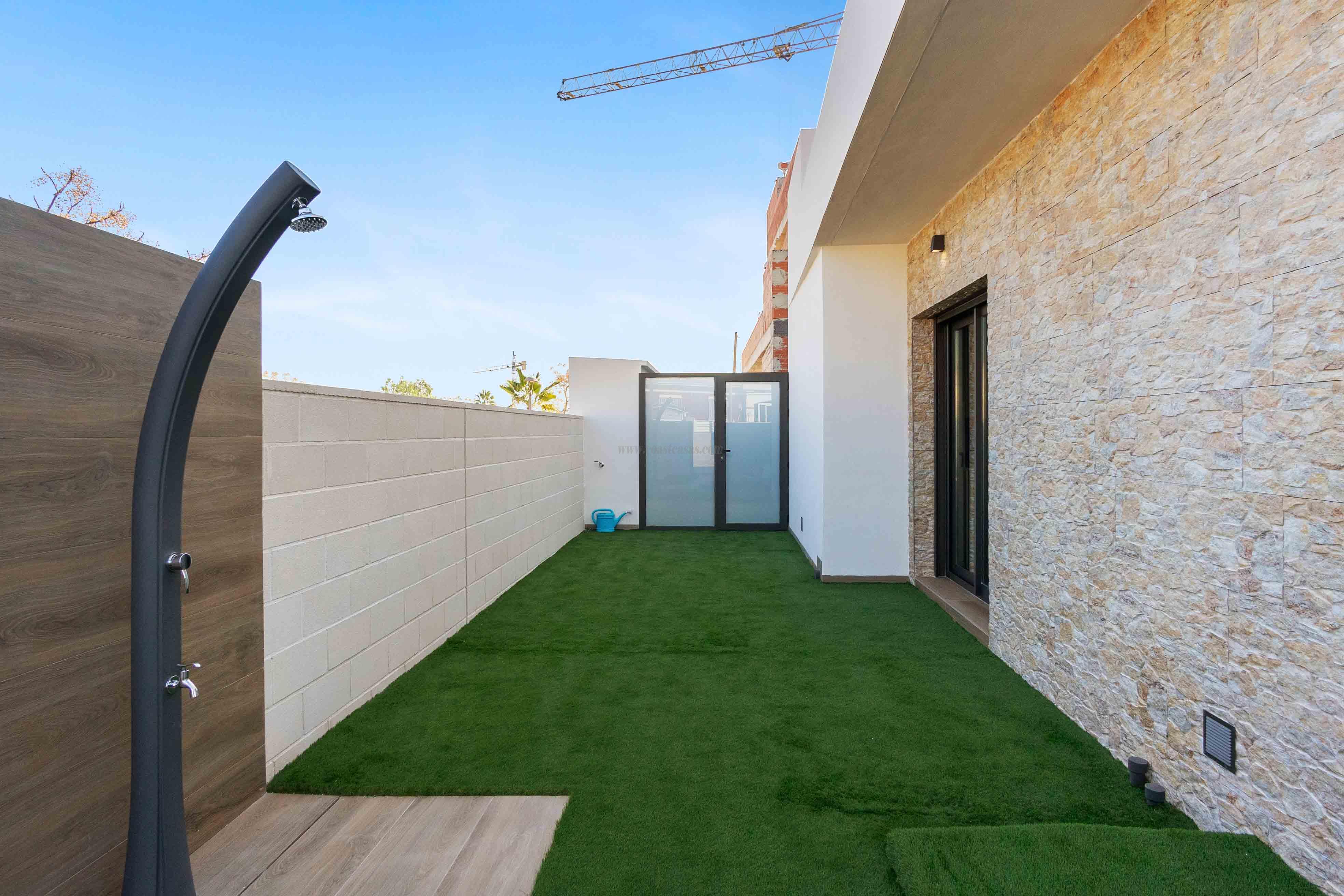 For sale of villa in Los Montesinos