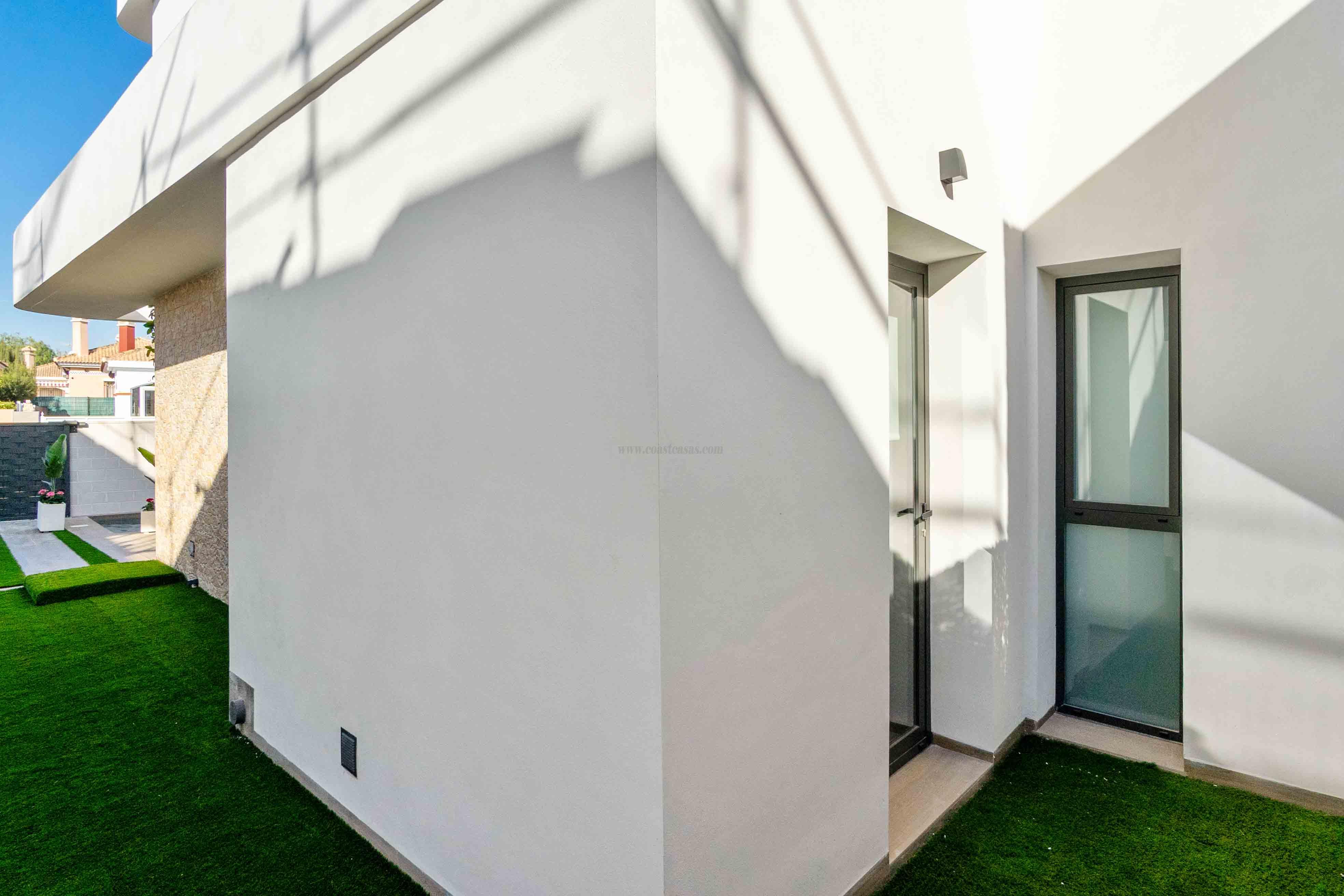 For sale of villa in Los Montesinos