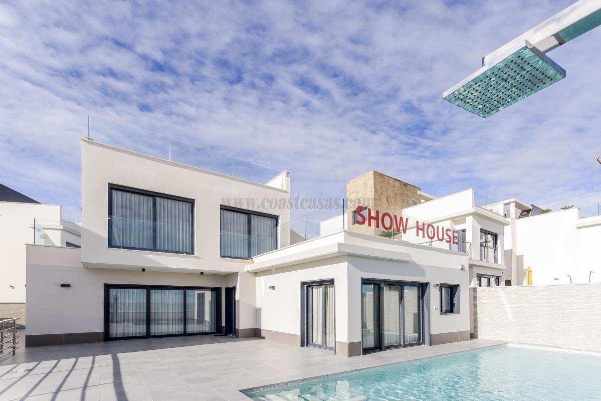 For sale of villa in San Miguel de Salinas