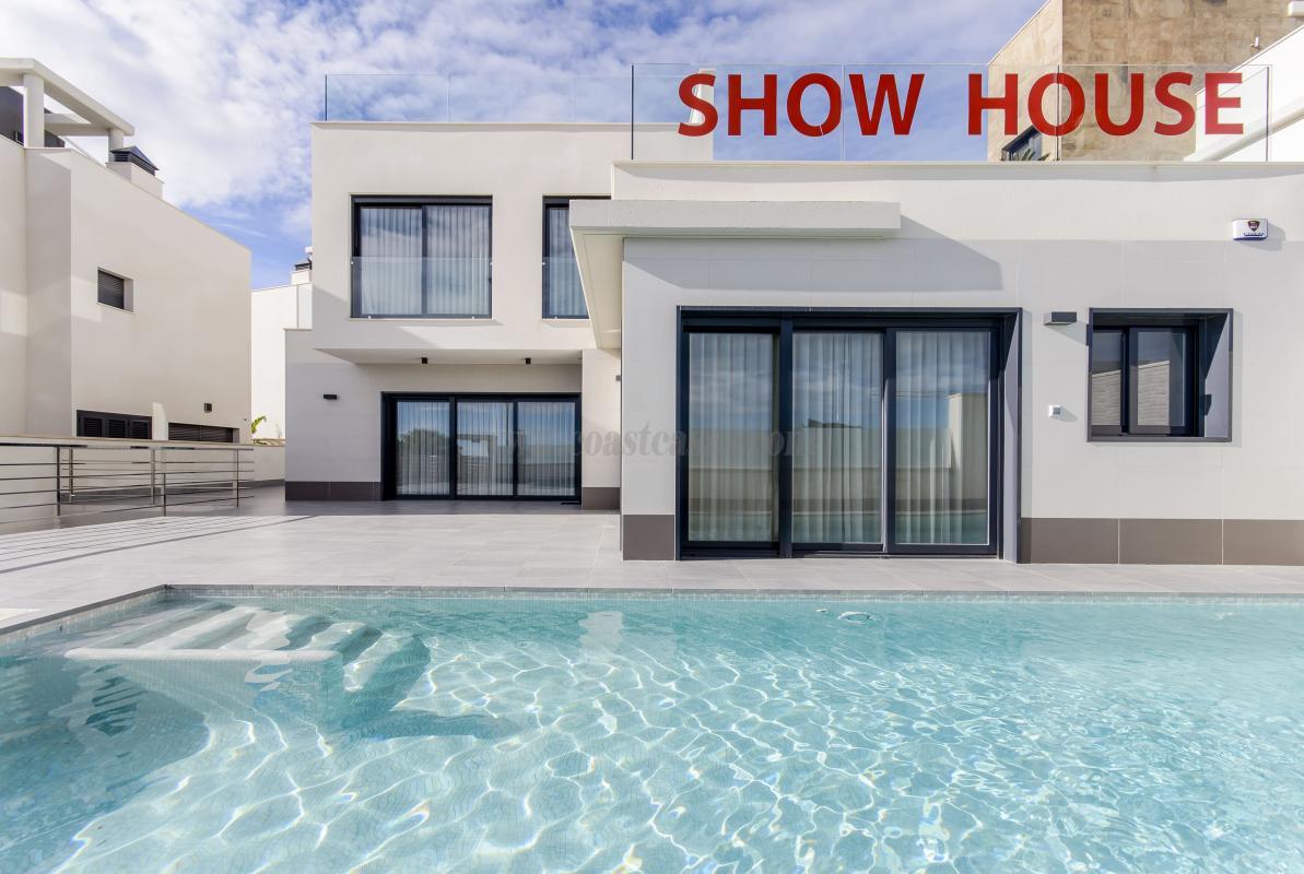 Venta de villa en San Miguel de Salinas