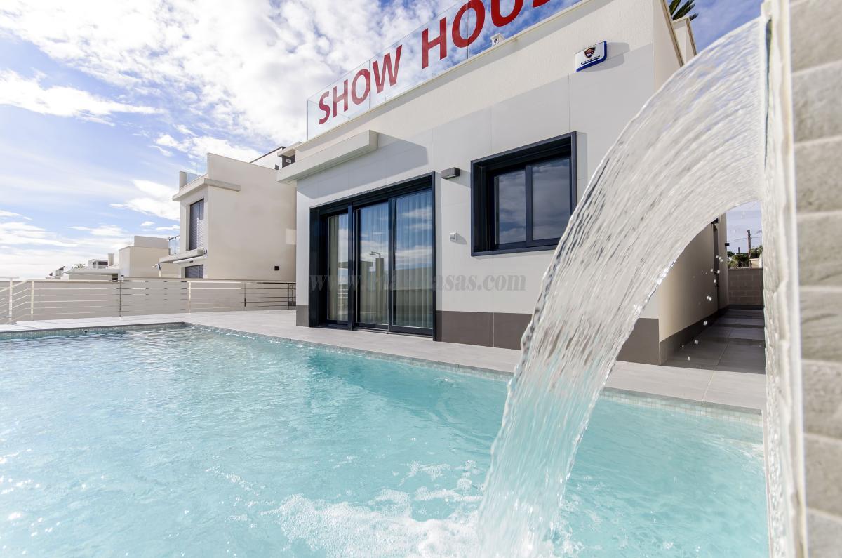 Venta de villa en San Miguel de Salinas