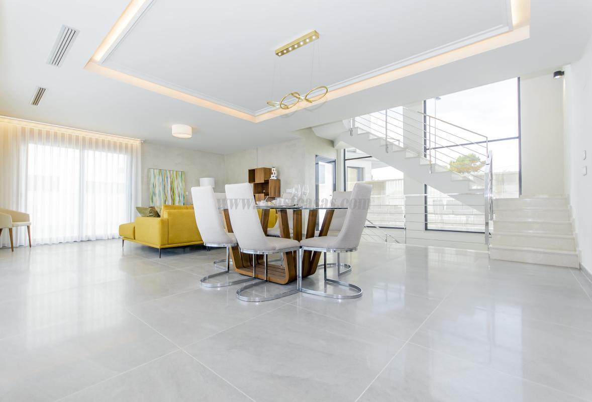 Venta de villa en San Miguel de Salinas