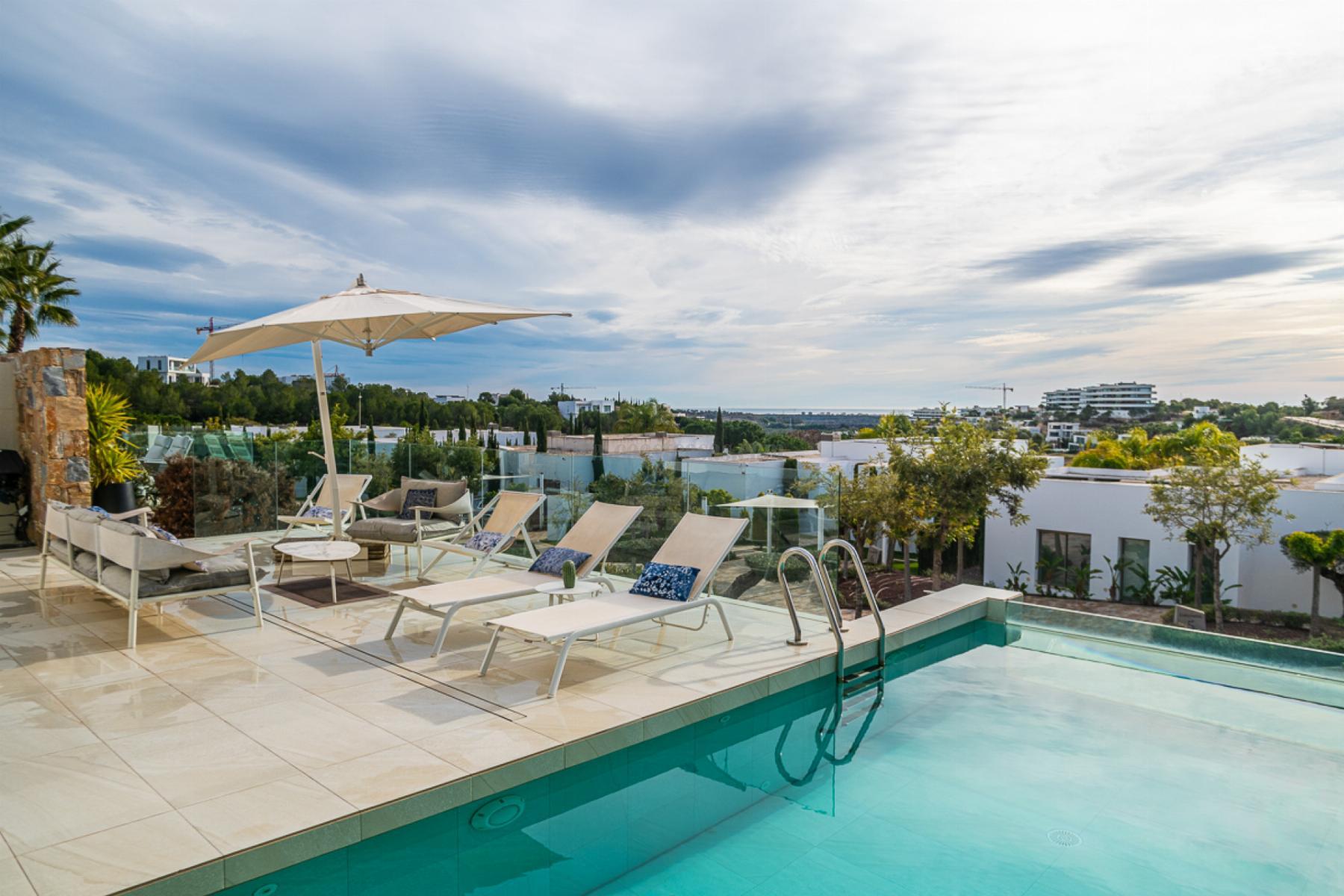 For sale of villa in Orihuela Costa