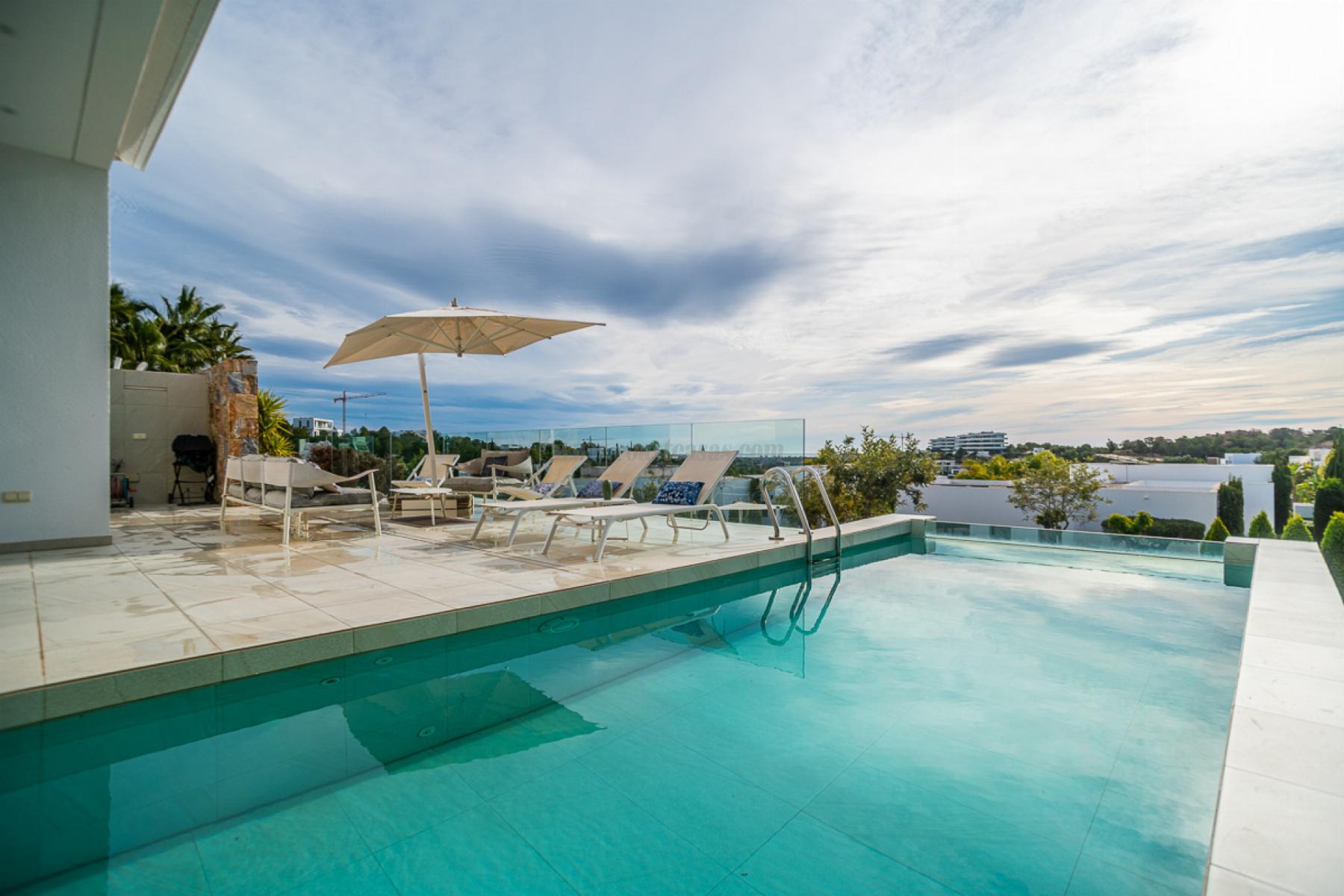 For sale of villa in Orihuela Costa