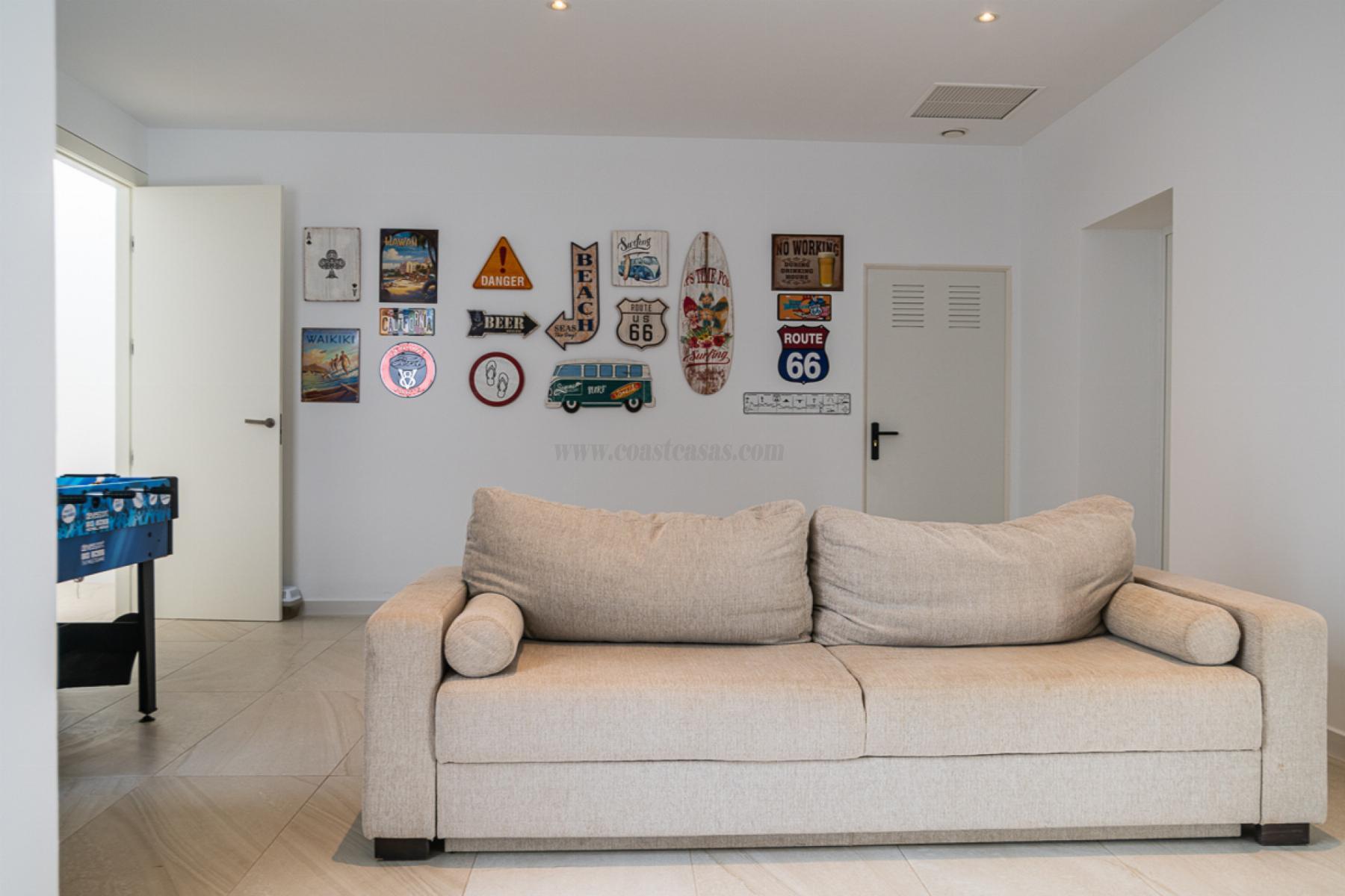 For sale of villa in Orihuela Costa