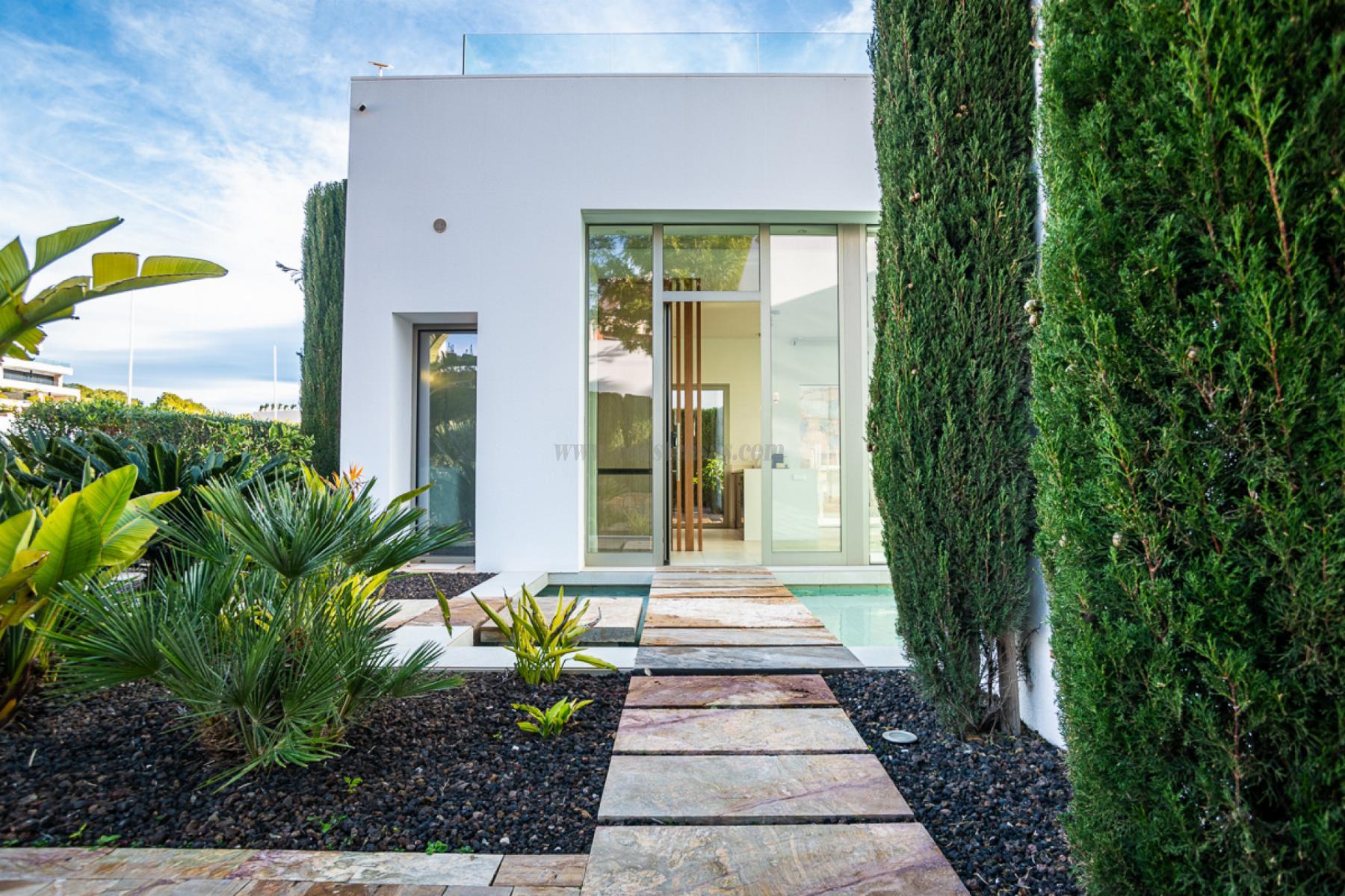 For sale of villa in Orihuela Costa