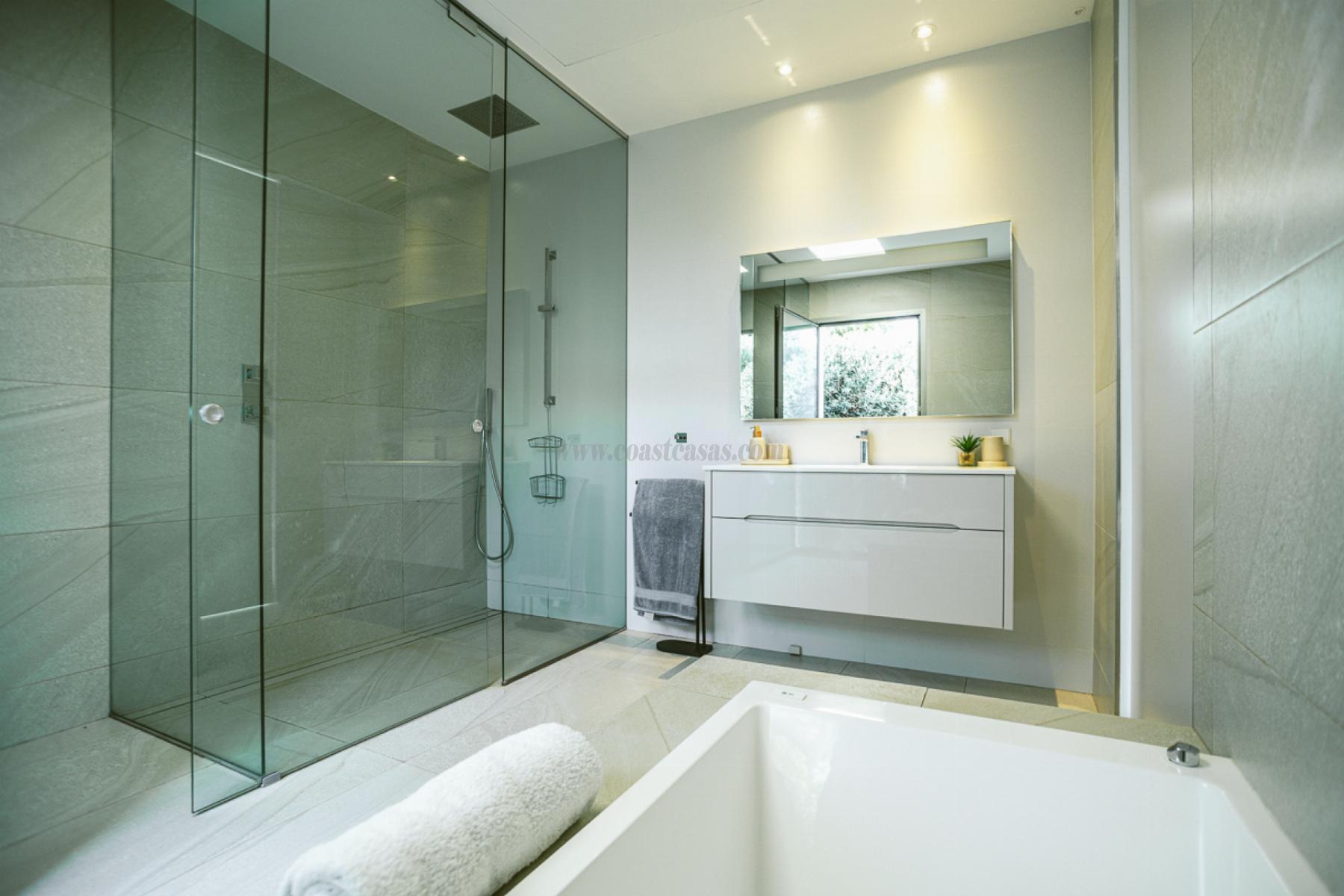 For sale of villa in Orihuela Costa