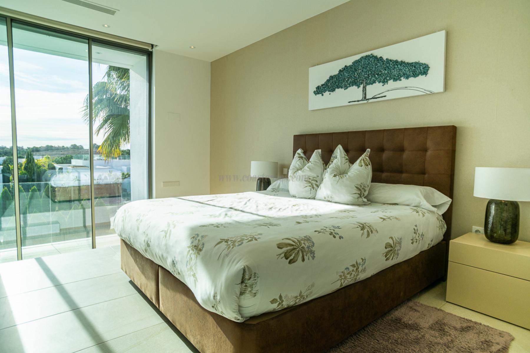 For sale of villa in Orihuela Costa